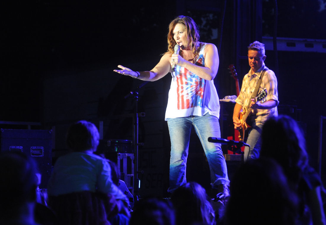Jo Dee Messina | Red, White and Blue Days 2015 (2)